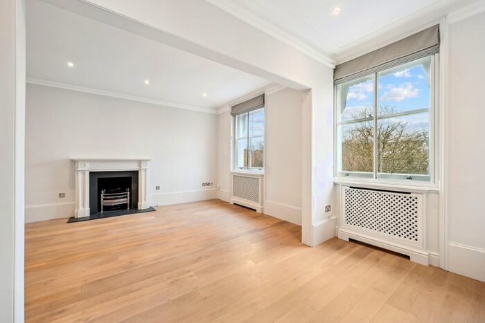 3 Bedroom Flat To Rent In Cadogan Place, Knightsbridge, SW1X