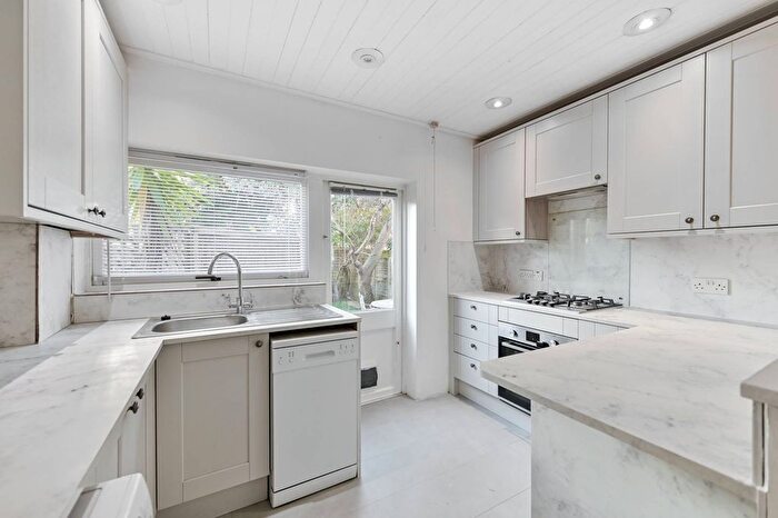 2 Bedroom Maisonette To Rent In Sidney Road, St Margarets, Twickenham, TW1