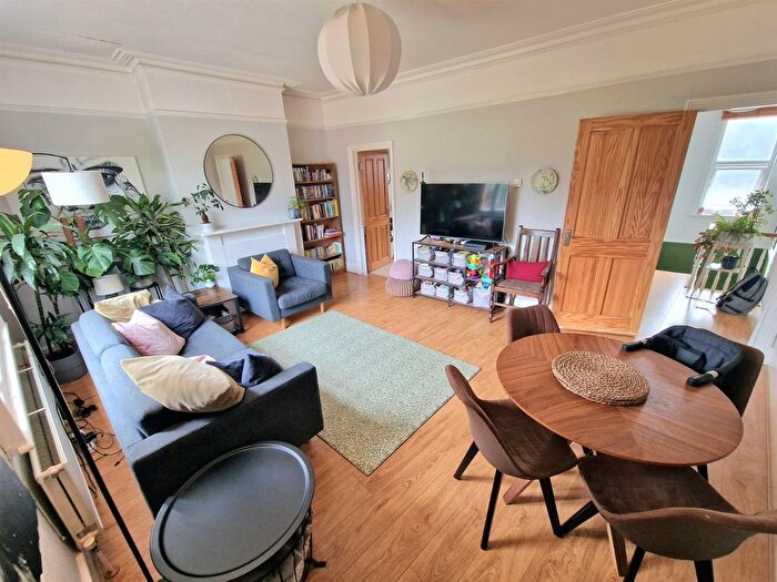 2 Bedroom Maisonette To Rent In The Green, Winchmore Hill, N21