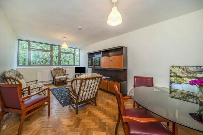 2 Bedroom Flat To Rent In Holly Tree Close, Southfields, SW19