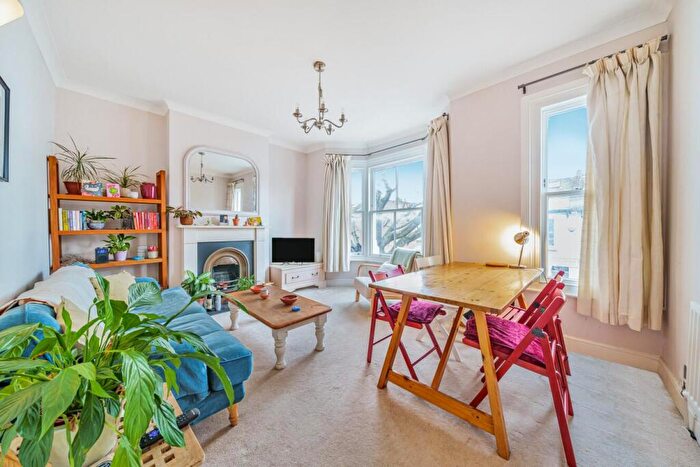2 Bedroom Flat For Sale In Eversleigh Road, Battersea, London, SW11