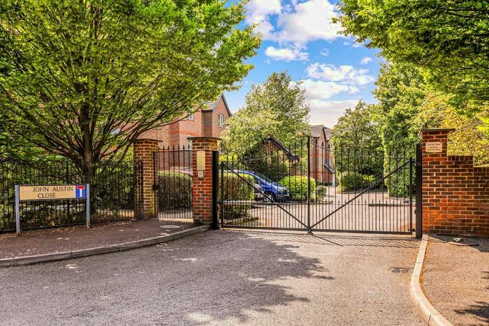 2 Bedroom Flat To Rent In John Austin Close, Kingston Upon Thames, KT2