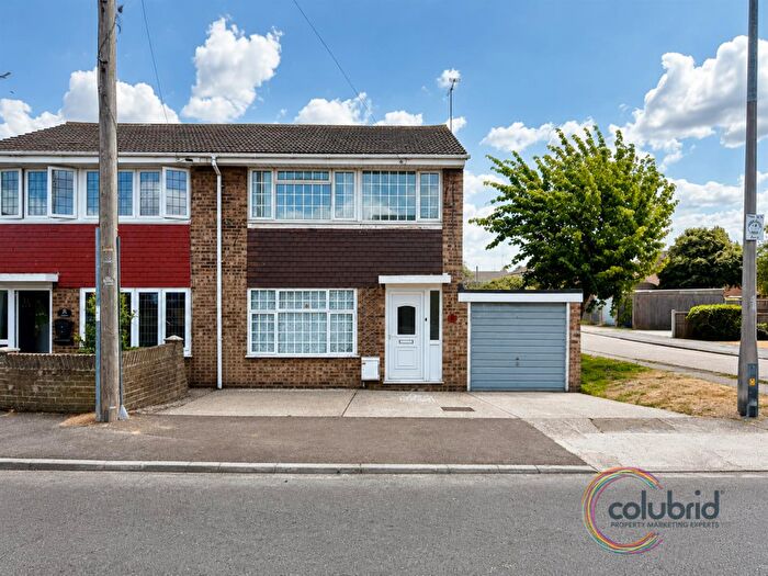 3 Bedroom Semi-Detached House For Sale In Clyde, East Tilbury, RM18