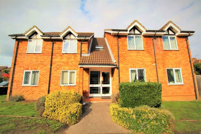 1 Bedroom Apartment To Rent In Wakefield Close, Byfleet, Surrey, KT14
