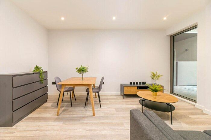 2 Bedroom Apartment To Rent In Apex Lofts, Warwick Street, Birmingham, West Midlands, B12