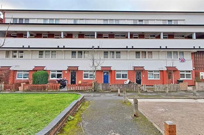 3 Bedroom Flat For Sale In Timsbury Walk, Roehampton, SW15