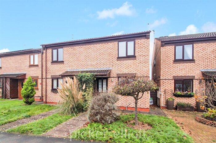 3 Bedroom Semi-Detached House To Rent In Glenbarr Drive, Hinckley, LE10