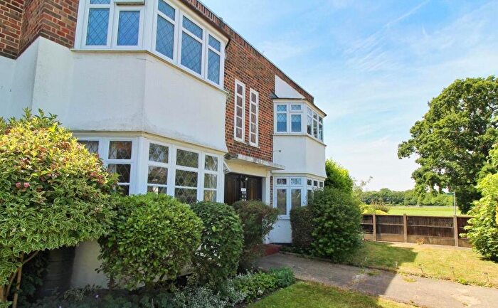 2 Bedroom Flat To Rent In Grove Court, Little Gaynes Lane, Upminster, Havering, RM14