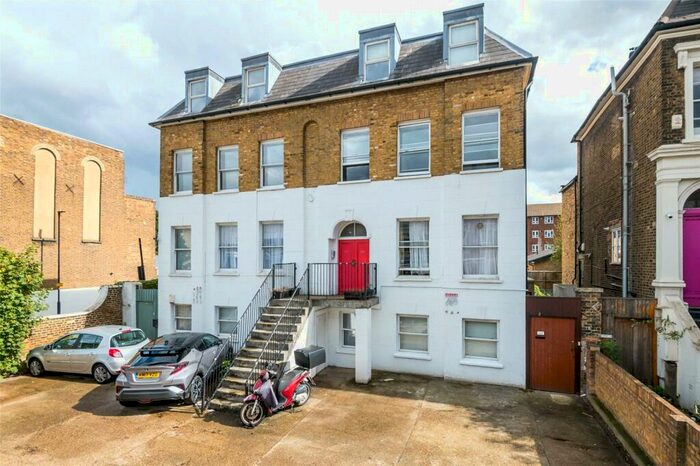 3 Bedroom Apartment To Rent In Coldharbour Lane, London, SE5