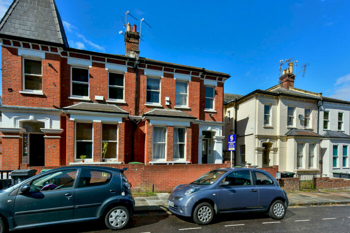 Apartment To Rent In Langdon Park Road, Highgate, London, N6