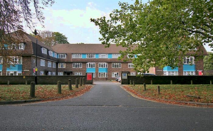 2 Bedroom Flat To Rent In Woodside Court, The Common, London, W5
