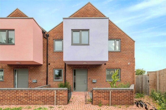 4 Bedroom Property To Rent In Islay Gardens, Hounslow, TW4