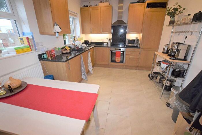 1 Bedroom Flat To Rent In High Road, London, N12