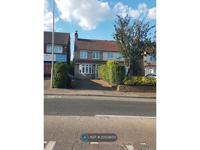 3 Bedroom Semi-Detached House To Rent In Watford Road, Croxley Green, Rickmansworth, WD3