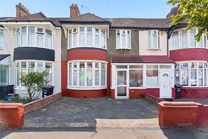3 Bedroom Terraced House For Sale In Ashburton Avenue, Ilford, IG3