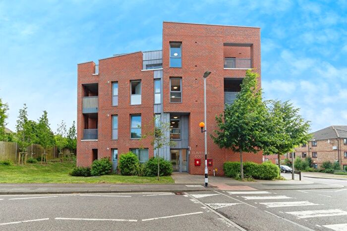 2 Bedroom Flat For Sale In The Ridgeway, Hertford, SG14