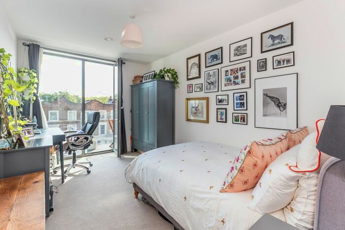 2 Bedroom Flat For Sale In Kilburn Park Road, London, NW6