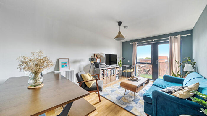 1 Bedroom Flat For Sale In Cambria Court, E17