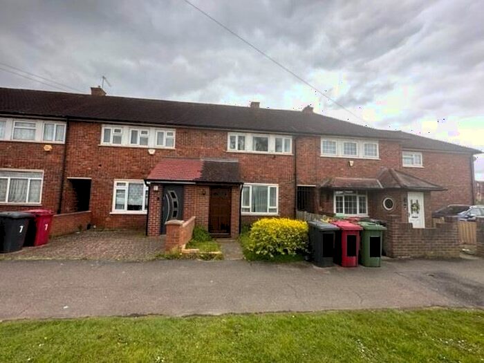 3 Bedroom Terraced House To Rent In Slough, Berkshire, SL3