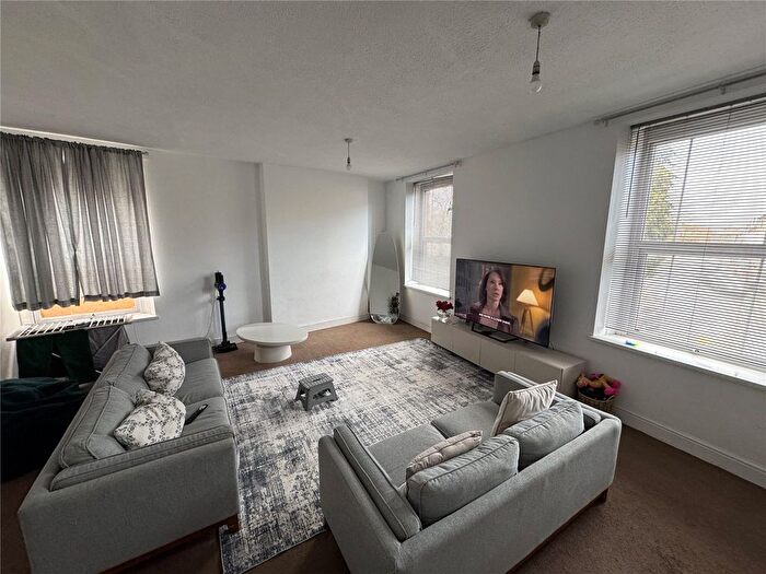 2 Bedroom Flat To Rent In Station Road, Taunton, Somerset, TA1