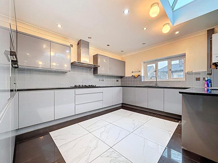 4 Bedroom Semi Detached House To Rent In Tweedsmuir Road, Cardiff, CF24