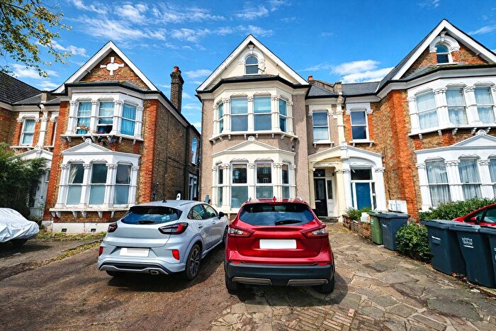 2 Bedroom Flat For Sale In Bromley Road, Catford, London, SE6