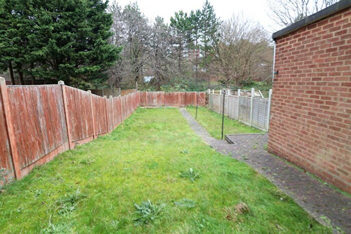 3 Bedroom End Of Terrace House For Sale In Eaton Valley Road, Luton, Bedfordshire, LU2