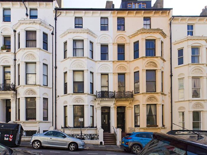 3 Bedroom Flat To Rent In Cambridge Road, Hove, BN3