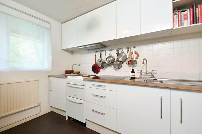 1 Bedroom Apartment To Rent In Campbell Road, Bethnal Green, Bow, Mile End, London, E3