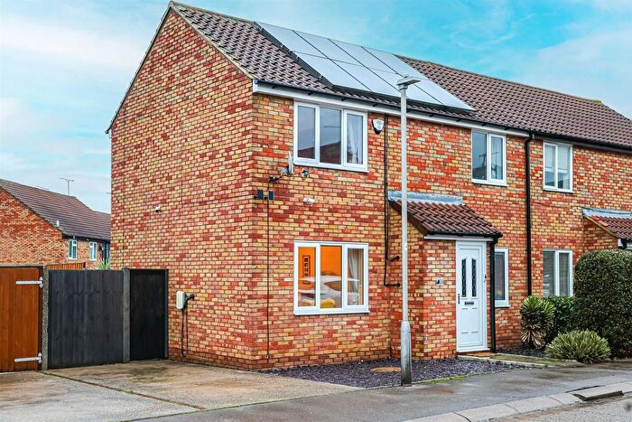 2 Bedroom Semi Detached House For Sale In Tendring Avenue, Rayleigh, SS6