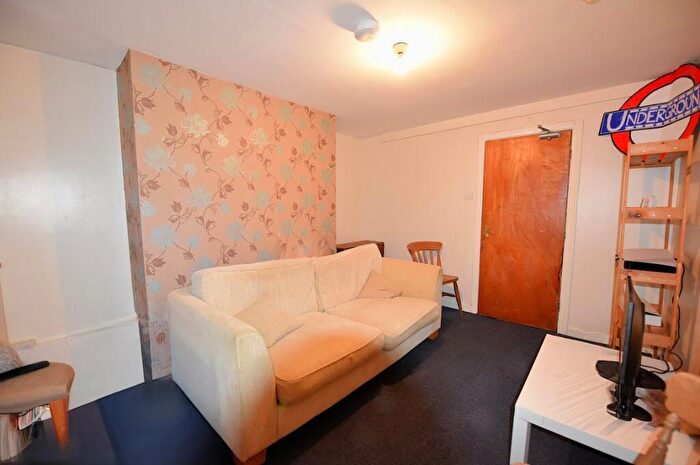 2 Bedroom Flat To Rent In Kensington Terrace, LS6