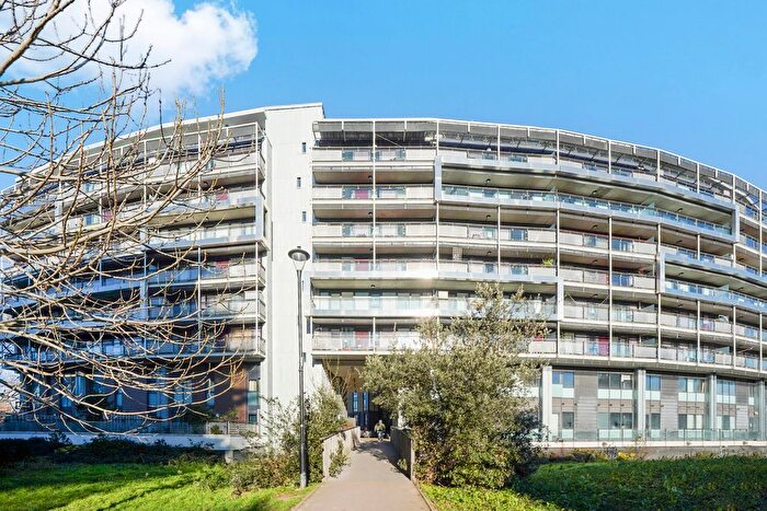 2 Bedroom Flat For Sale In Palmers Road, London, E2