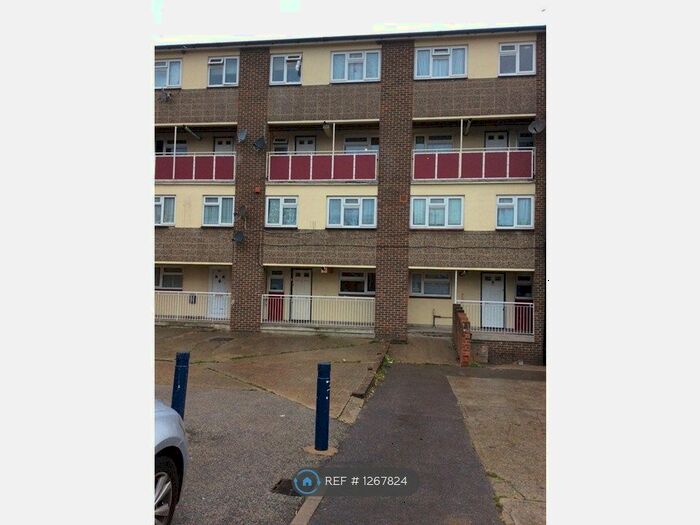 3 Bedroom Maisonette To Rent In College Road, Northfleet, Gravesend DA11