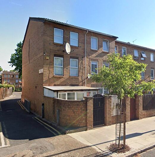4 Bedroom House To Rent In Blakeney Close, London, E8