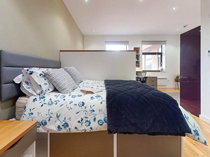 Apartment To Rent In Apt, Q Two Residence #, LS1