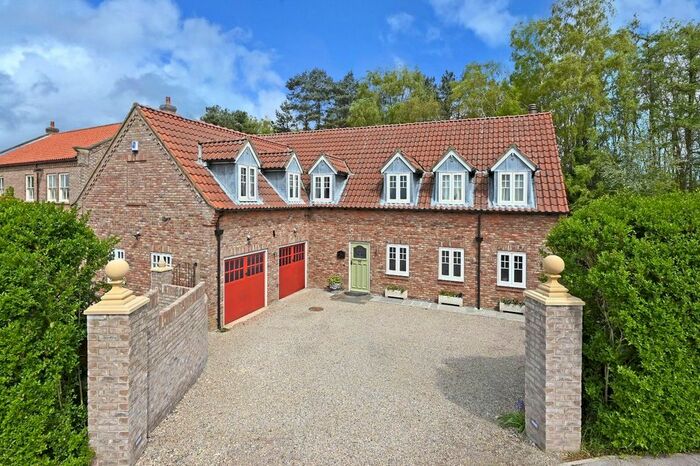 6 Bedroom Detached House For Sale In Selby Road, Riccall, York, YO19