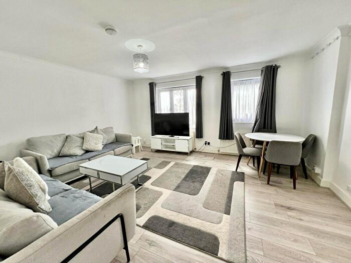 3 Bedroom Flat To Rent In , NW10