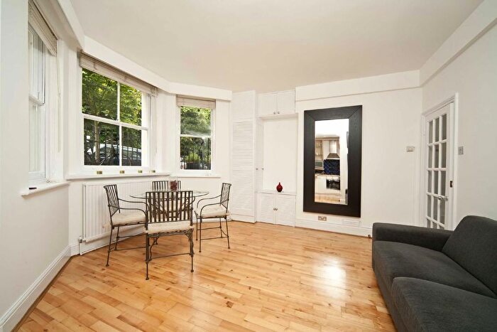 1 Bedroom Flat To Rent In Campden Hill Gardens, Notting Hill, W8