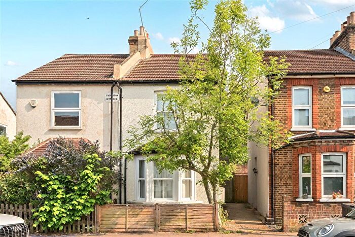 2 Bedroom Semi-Detached House For Sale In Park End, Bromley, BR1