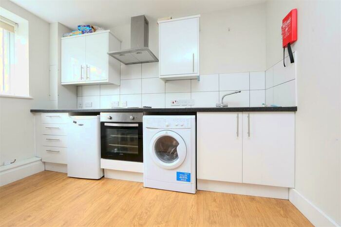 Studio To Rent In Chapel Walk, Hendon, London, NW4