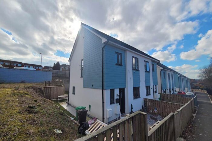 3 Bedroom Semi-Detached House To Rent In Cottam Gardens, Nottingham, Nottinghamshire, NG5