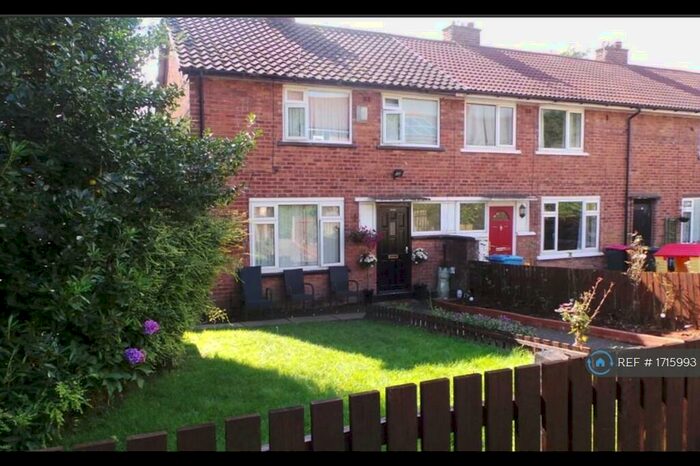 3 Bedroom Semi-Detached House To Rent In Kenyan Way, Manchester, M38