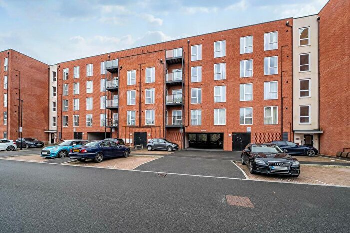 2 Bedroom Flat For Sale In Basingstoke, Hampshire, RG21