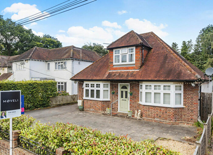 4 Bedroom Detached House For Sale In Hedgerley Hill, Slough, SL2