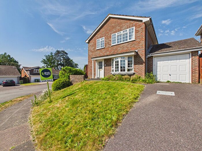 4 Bedroom Detached House For Sale In Dickins Way, Horsham, RH13