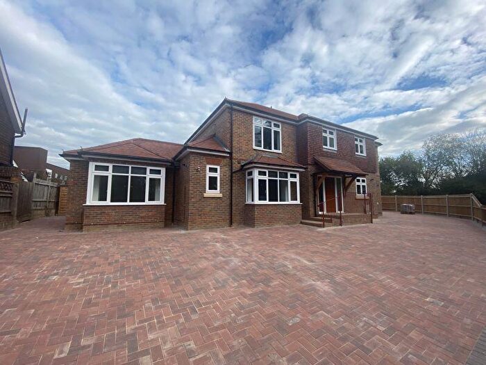 2 Bedroom Flat To Rent In Knowle Lane, Cranleigh, GU6