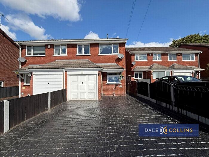 3 Bedroom Semi-Detached House For Sale In Lamotte Close, Fenpark, ST4