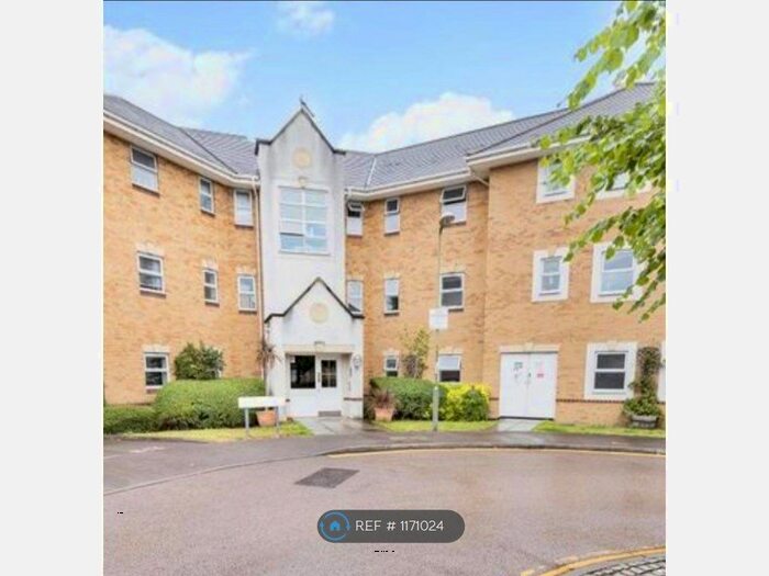 Houses to rent in Sunbury Common, TW16, Surrey