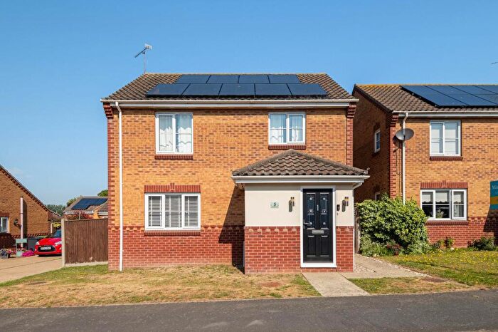 3 Bedroom Detached House For Sale In Cloverland Drive, Hemsby, NR29