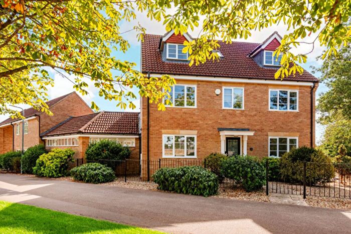 6 Bedroom Detached House For Sale In Morland Drive, Grange Farm, MK8